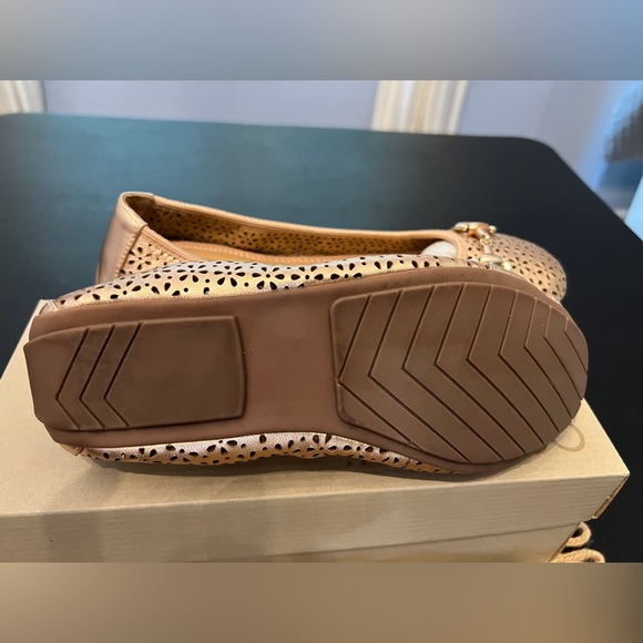 Worn Once like new size 8 women’s brand me too - Picture 6 of 7